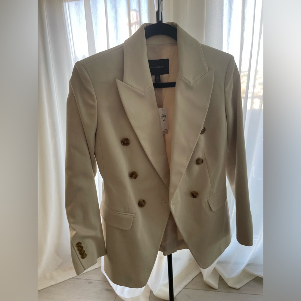 Banana Republic Brand new Cream Double-Breasted Blazer Petite 00